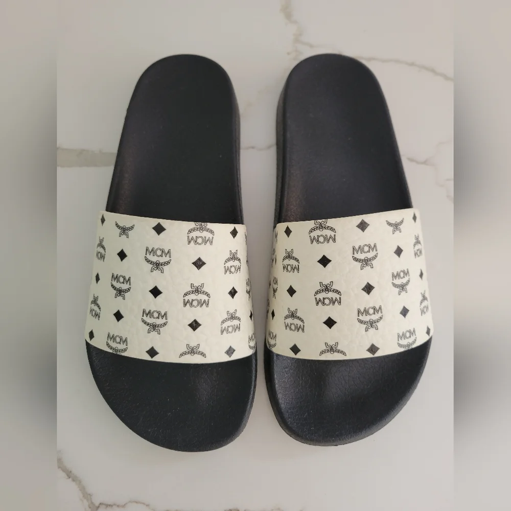 MCM Black and Cream Slides - Picture 5 of 7